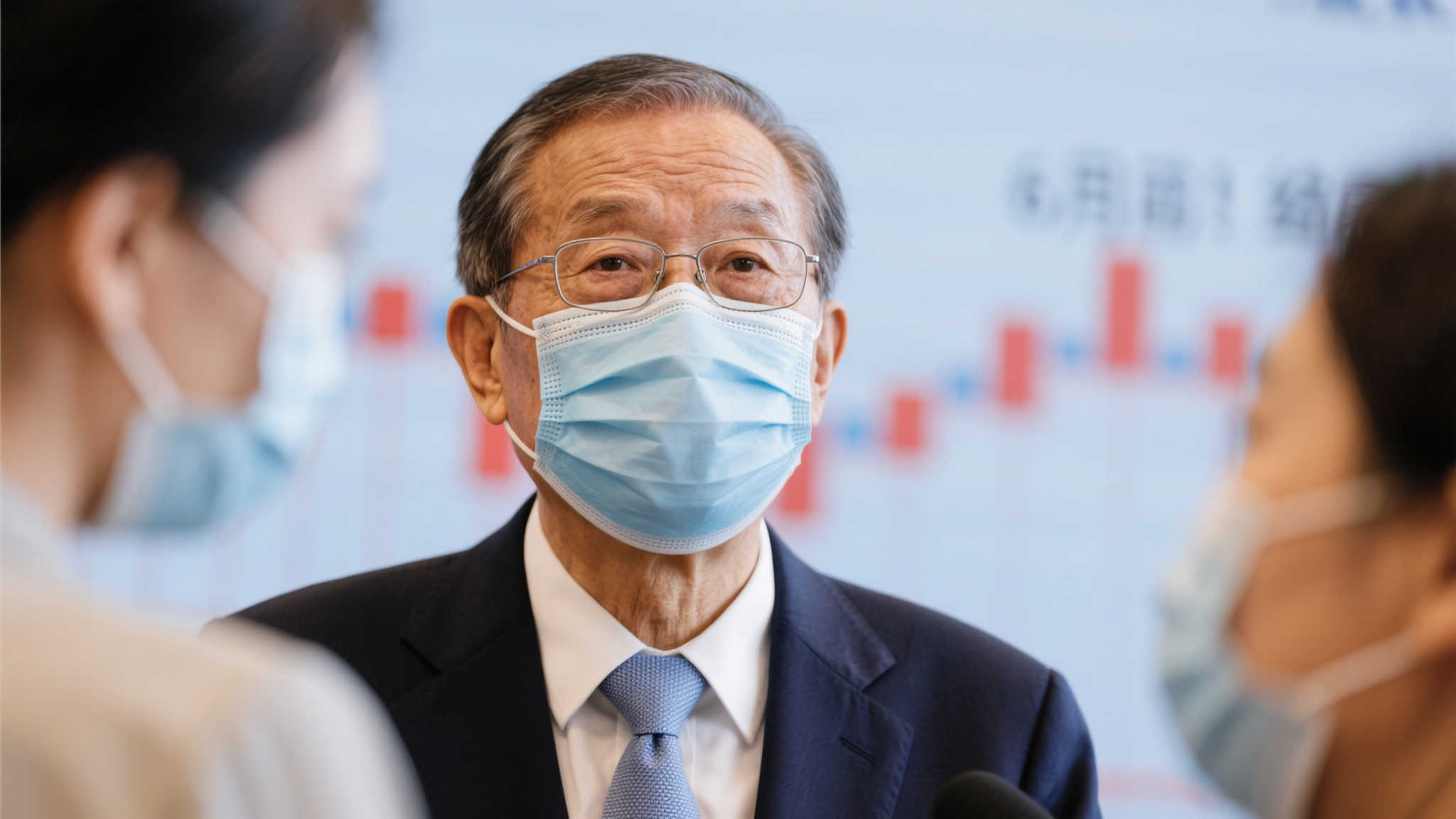 用简洁的言